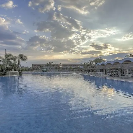 Blue Lagoon Ξενοδοχείο 5*