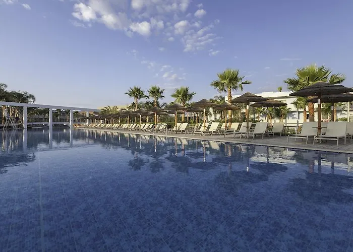 Blue Lagoon Ξενοδοχείο 5*